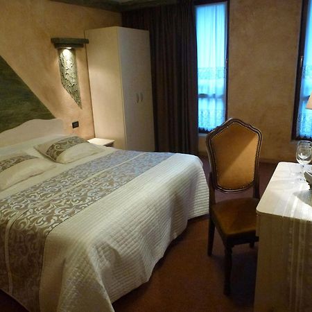 Affittacamere Lago Rotondo Mezzana  Exterior photo