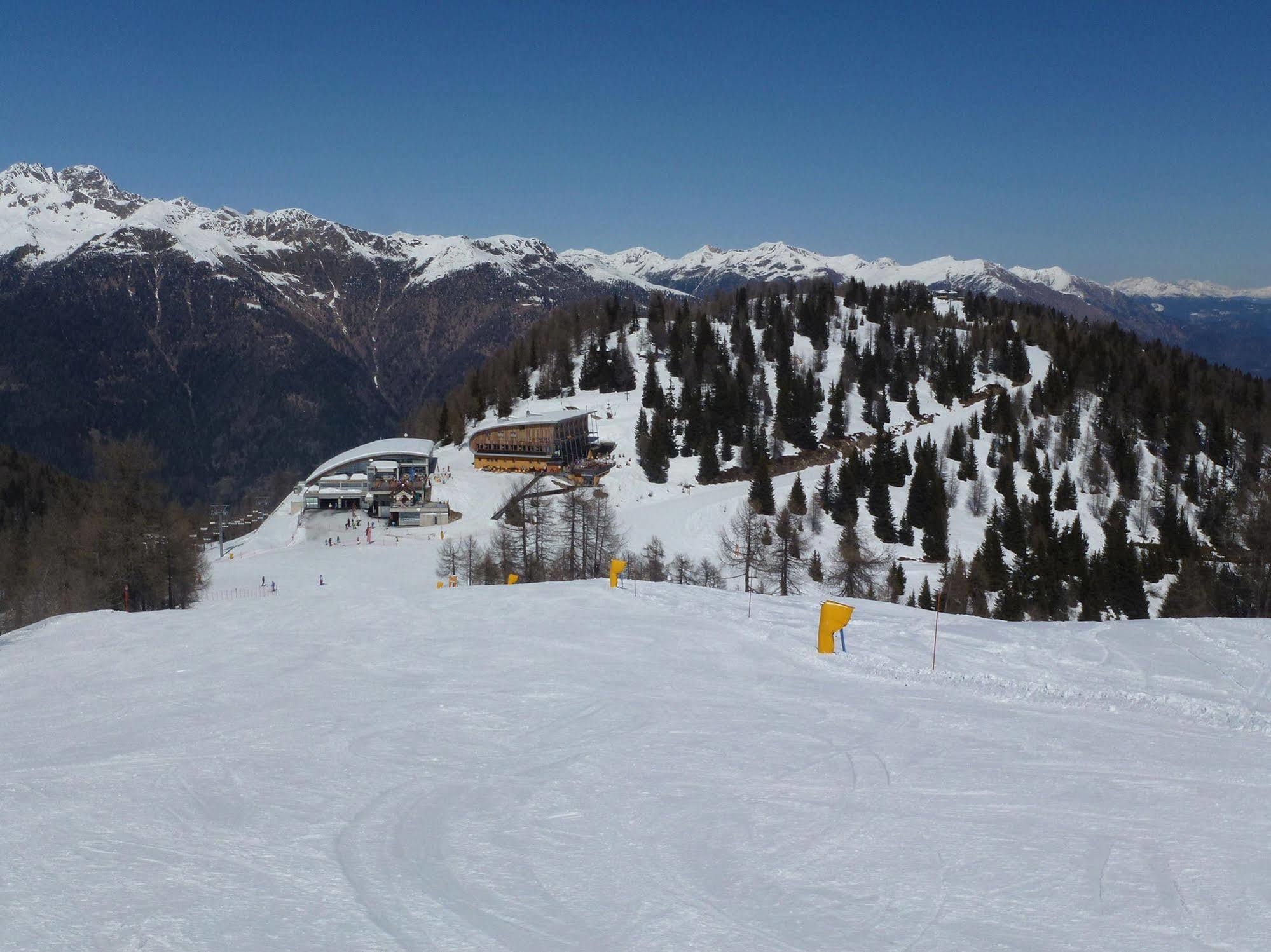 Affittacamere Lago Rotondo Mezzana  Exterior photo
